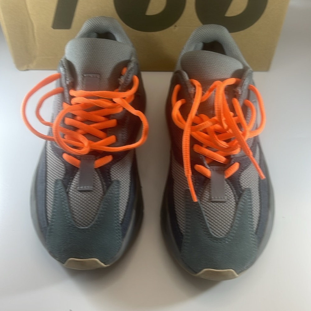 Yeezy Boost 700 - Picture 7 of 14